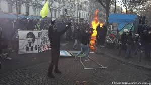 فرنسا: تجدد المظاهرات رفضاً لقانون أمني وتسجيل أعمال عنف