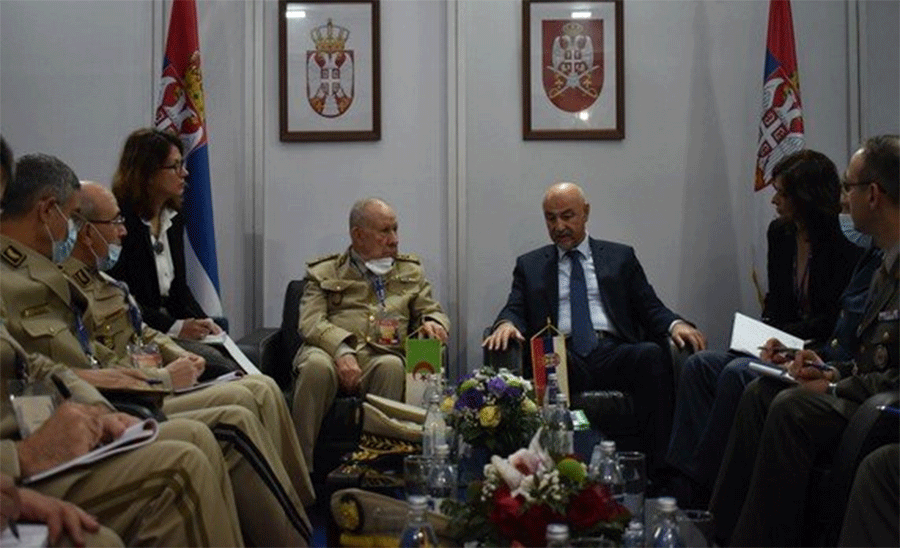 الفريق شنقريحة يتحادث مع مساعد وزير الدفاع الصربي للموارد المادية حول تطوير الشراكة بين جيشي البلدين