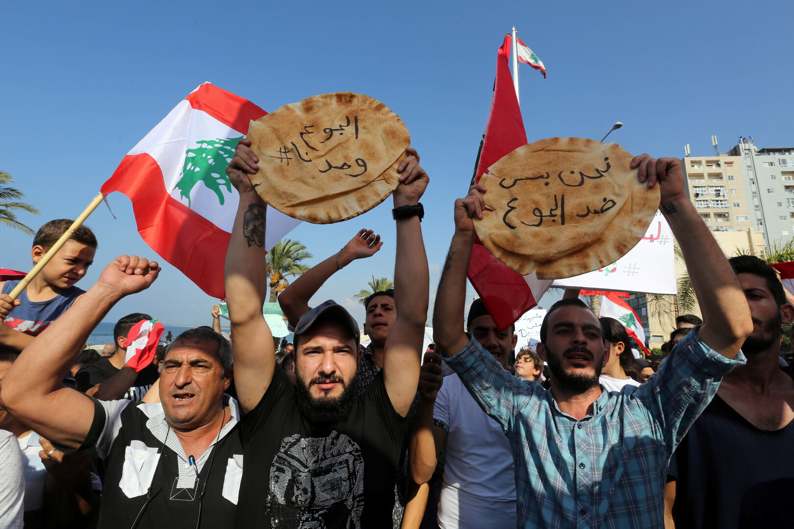 لبنان: الليرة تهوي إلى مستوى قياسي جديد أمام الدولار