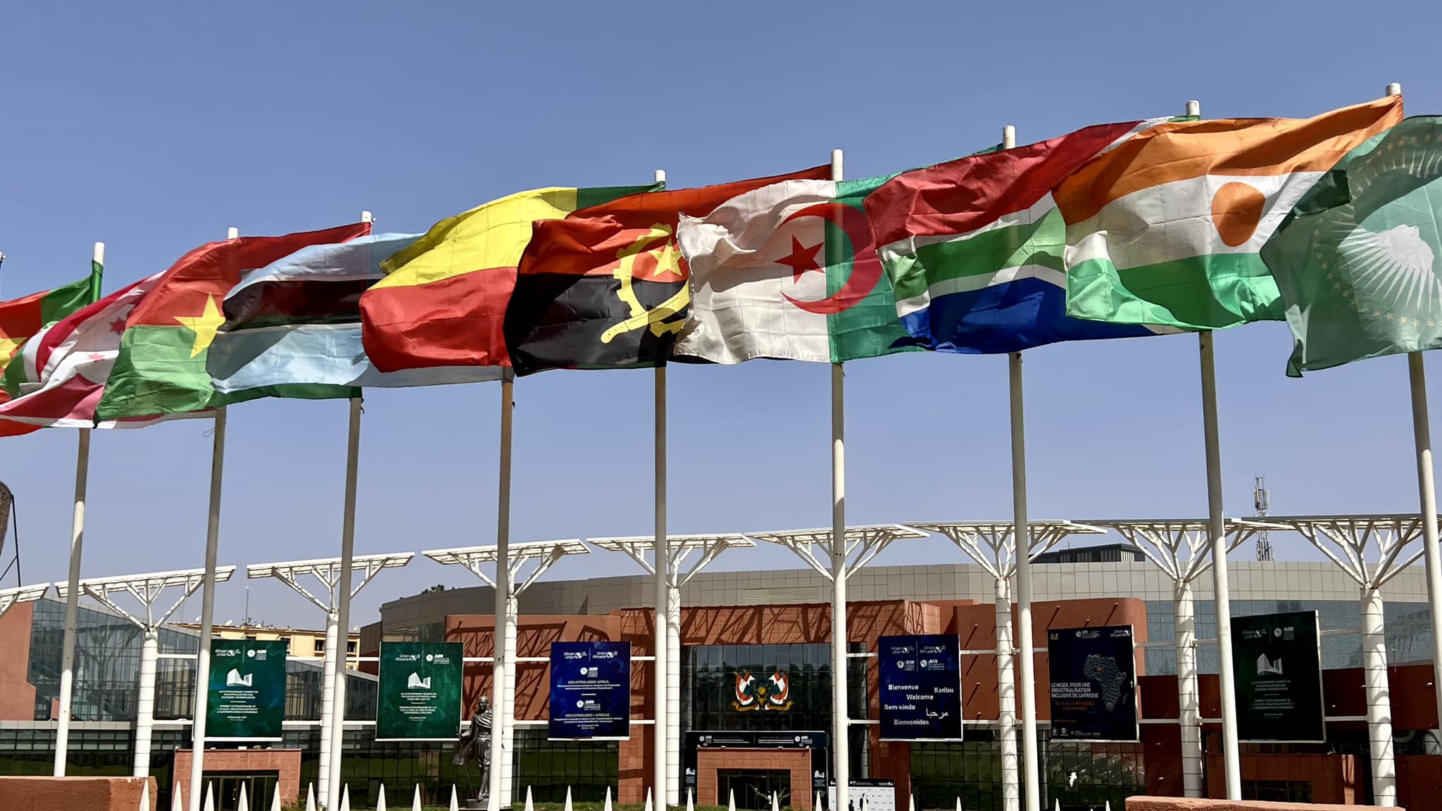 القمة الاستثنائية ال17 للاتحاد الإفريقي: الجزائر تؤكد بنيامي دعمها لتعزيز الصناعة والتصنيع في إفريقيا