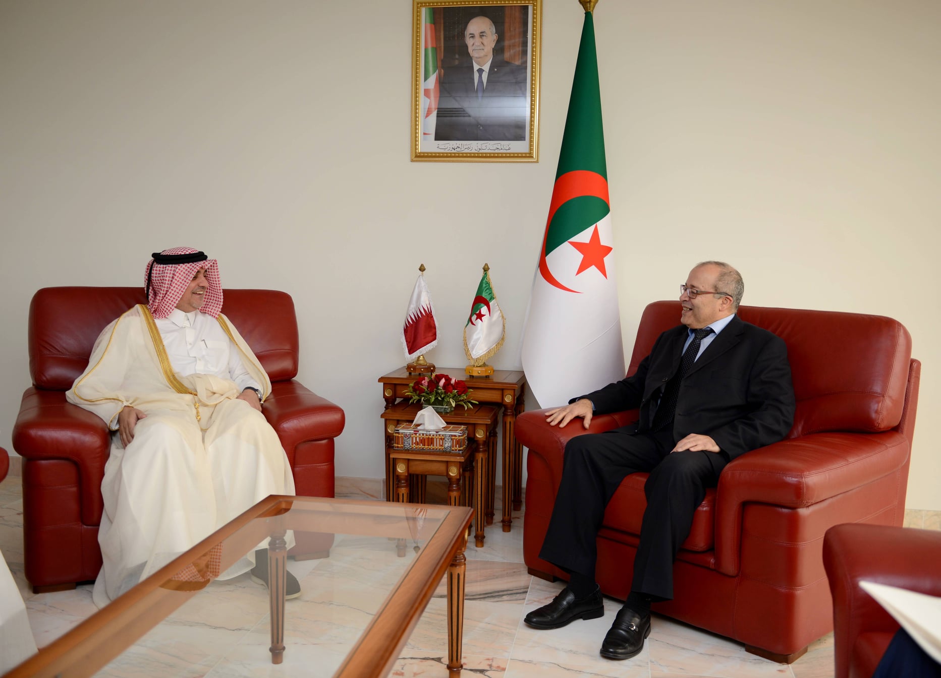 وزير الاتصال يستقبل سفير دولة قطر بالجزائر