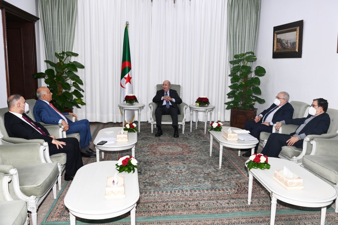 الرئيس تبون يستقبل أمين سر اللجنة المركزية لحركة فتح الفلسطينية