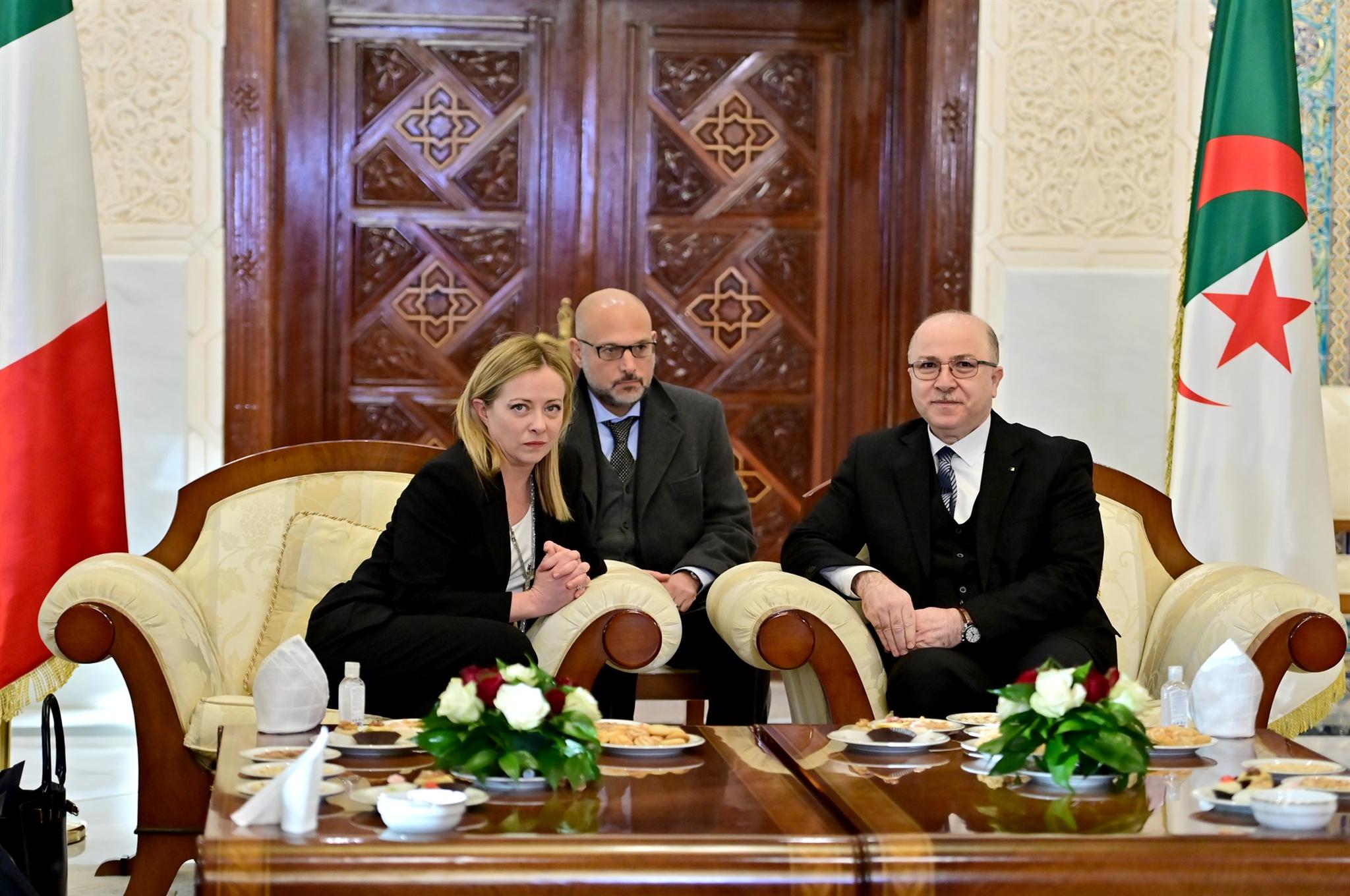رئيسة مجلس الوزراء الإيطالي تشرع في زيارة عمل و صداقة الى الجزائر 