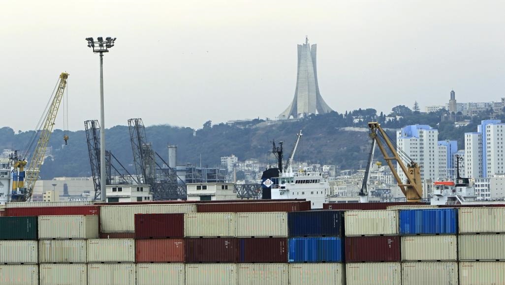 الميزان التجاري الجزائري يسجل فائضا بـ 18.1 مليار دولار 
