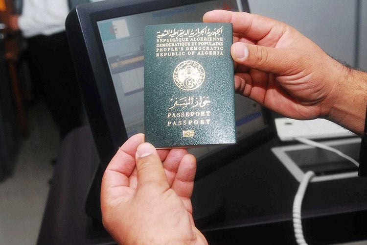مرسوم تنفيذي يحدد كيفيات تسليم جواز السفر وإتلافه