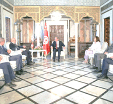 الدورة الخامسة للجنة المشتركة الجزائرية التونسية: انطلاقــــة جديــــــدة و بعث للعلاقات التجارية بين البلدين  