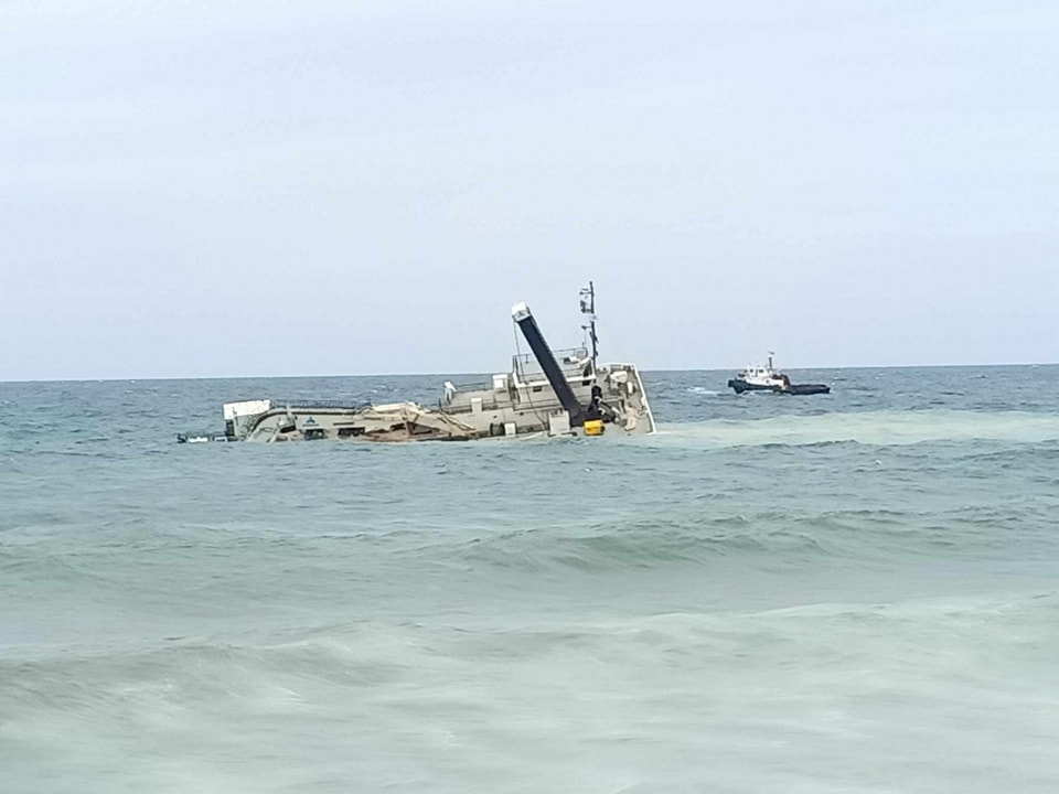 غرق سفينة أشغال بحرية بسواحل تيبازة بسبب خلل