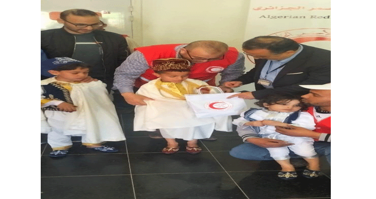يقوم بها الهلال الأحمر الجزائري عبر مختلف الولايات: تنظيم عمليات ختان جماعي للأطفال وتوزيع ملابس العيد